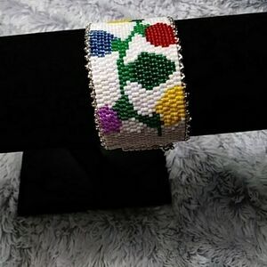 Handmade Beaded  Chunky Wide Christmas Bracelet   Brand New
